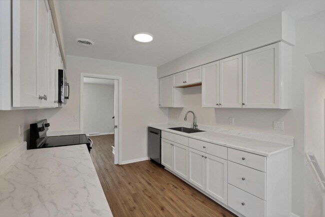 Building Photo - 3080 Pine Valley Rd