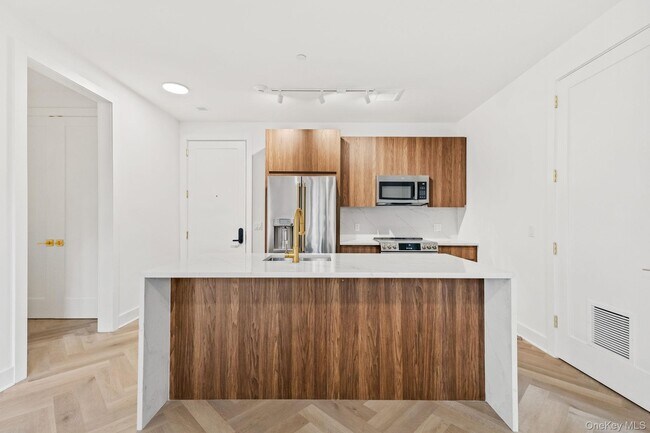 Building Photo - 100 E Putnam Ave