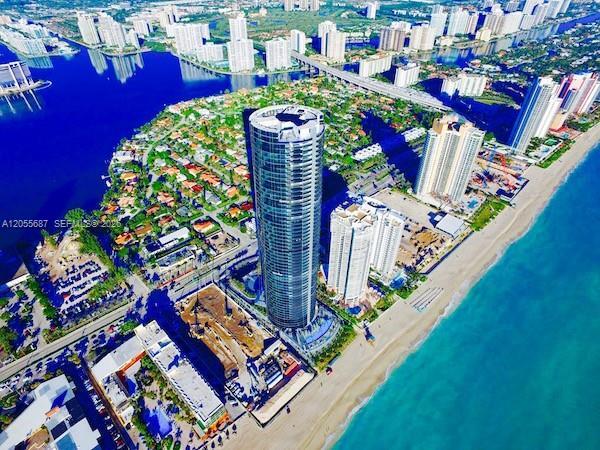 Building Photo - 18555 Collins Ave