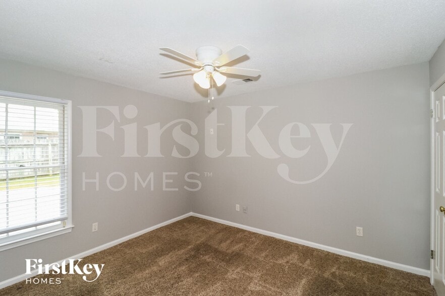 Building Photo - 7598 Dexter Manor Dr