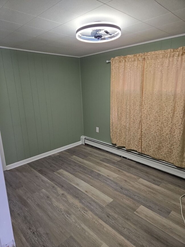 Building Photo - 4-5 Bedroom, 2 Bathroom 2-Story Detached H...