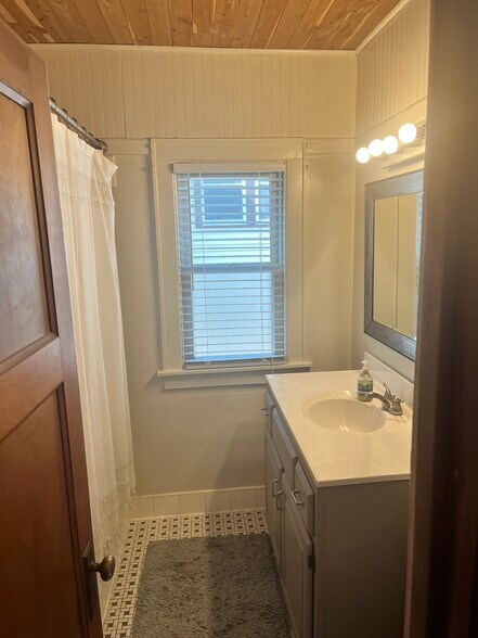 Building Photo - 2348 N 58th St