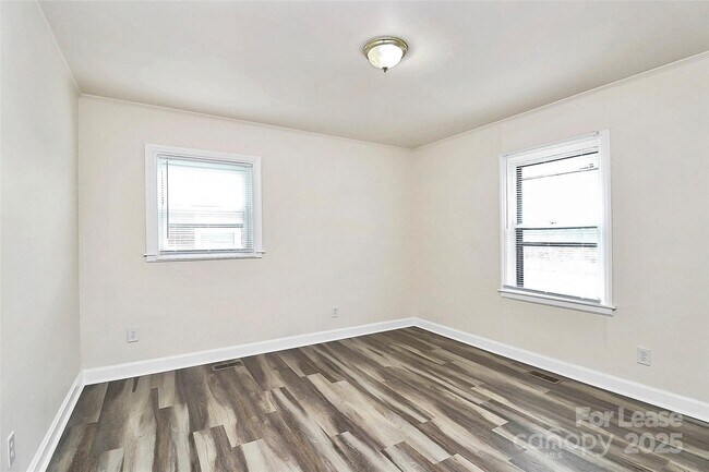 Building Photo - 4132 Blenhein Rd