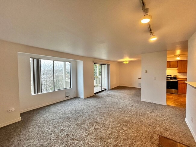 Building Photo - Fresh Paint and New Carpet in this Sunn Fjord Condo!