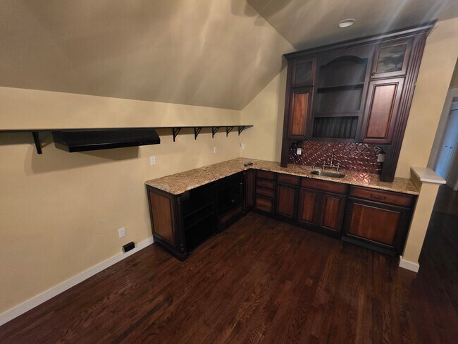 Building Photo - Luxurious 3-Bedroom Home in Poughquag, NY