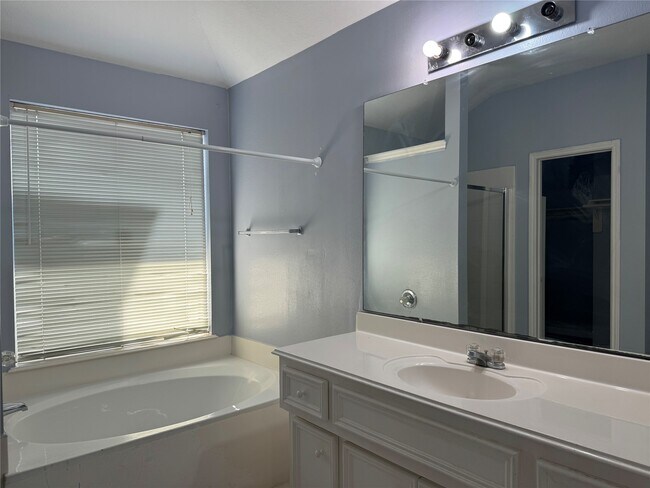 Building Photo - 12746 Wisteria Park Dr