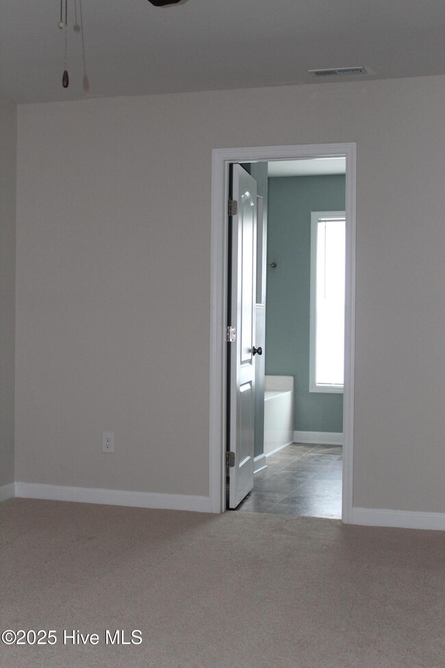 Building Photo - 306 Saratoga Ln