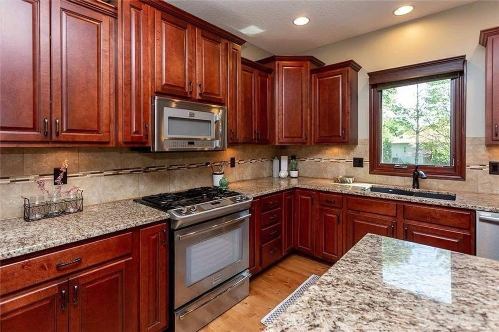 Building Photo - 8700 Wooded Point Dr