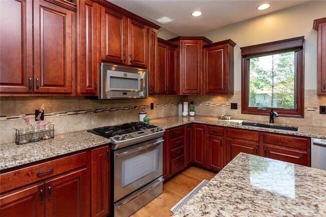 Building Photo - Spacious 5BR House in Johnston