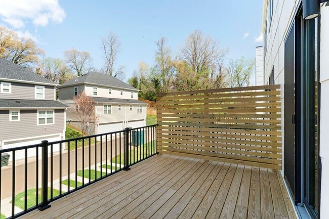 Building Photo - 981- 987 5th Street SW