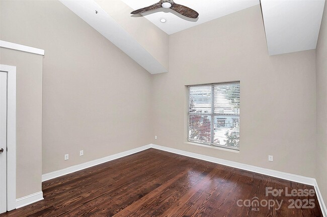 Building Photo - 2040 Atherton Heights Ln
