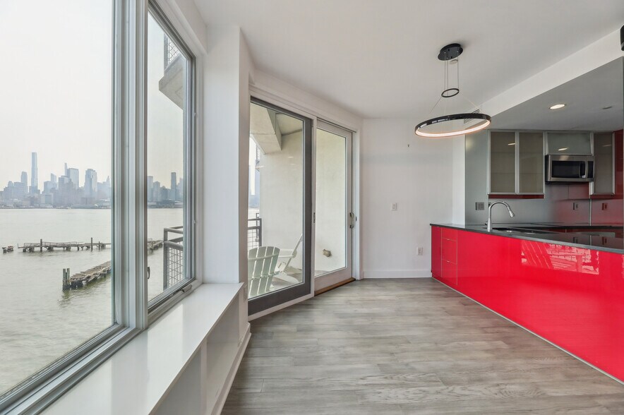 Building Photo - 600 Harbor