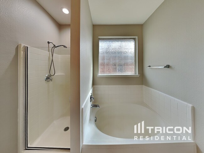 Building Photo - 207 Moonlight Dr