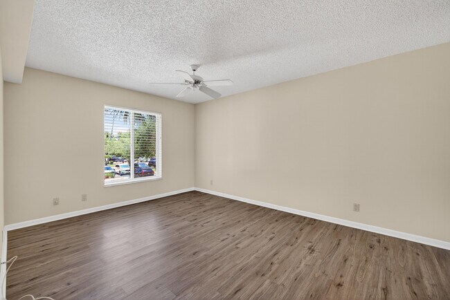 Building Photo - 2512 SE Anchorage Cove