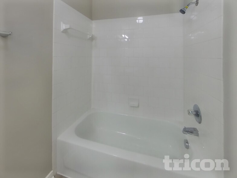 Building Photo - 5008 Asia Ln