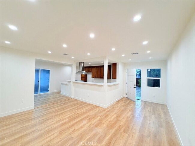 Building Photo - 11104 Oxnard St