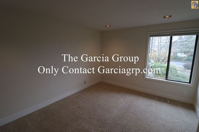 Building Photo - 10347 NW Alpenglow Way