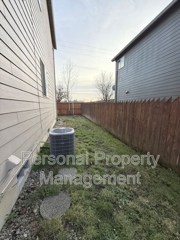 Building Photo - 14413 NE 9th Ct