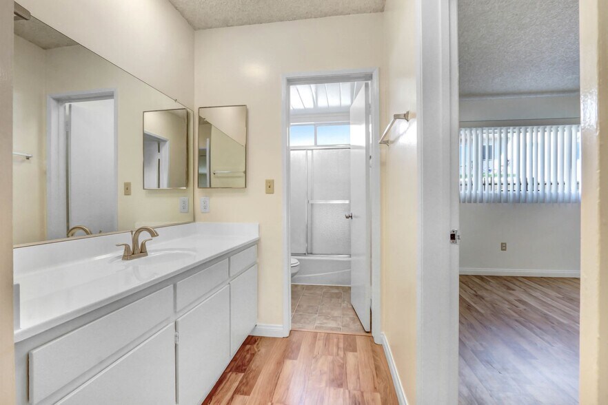 Building Photo - 230 Pacific St