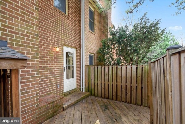Building Photo - 844 N Frederick St