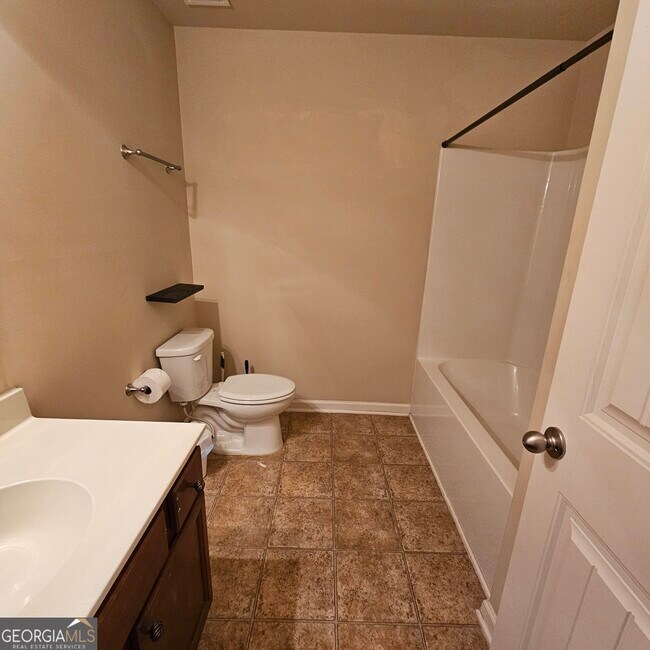 Building Photo - 413 Fern Bay Dr SW