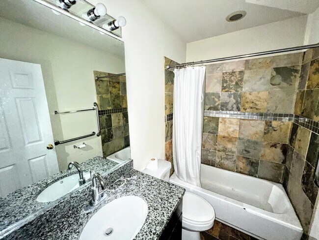 Building Photo - 3342 W 19th St