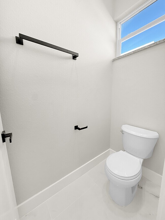 Building Photo - 303 NW 26th Ave