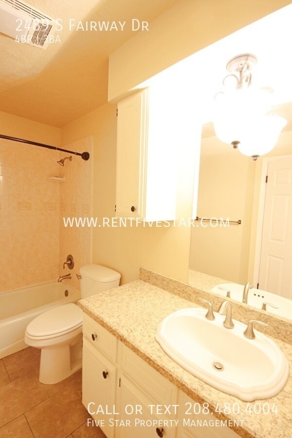 Building Photo - 2489 S Fairway Dr