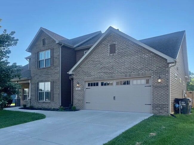 Primary Photo - Large Kokomo Home!