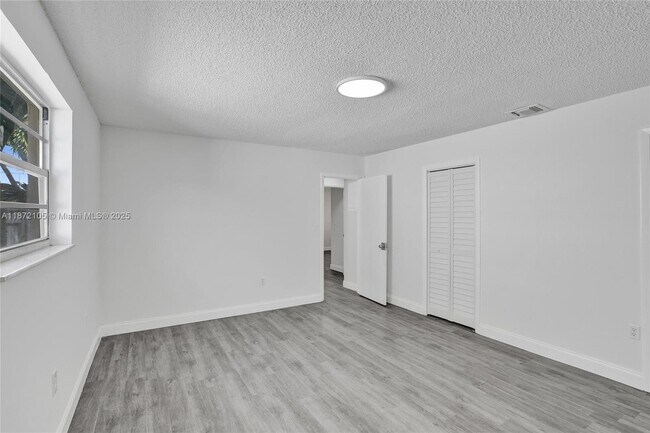 Building Photo - 3074 SW 17th St