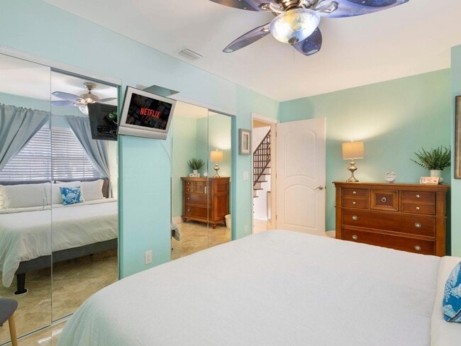 Building Photo - 832 Green St