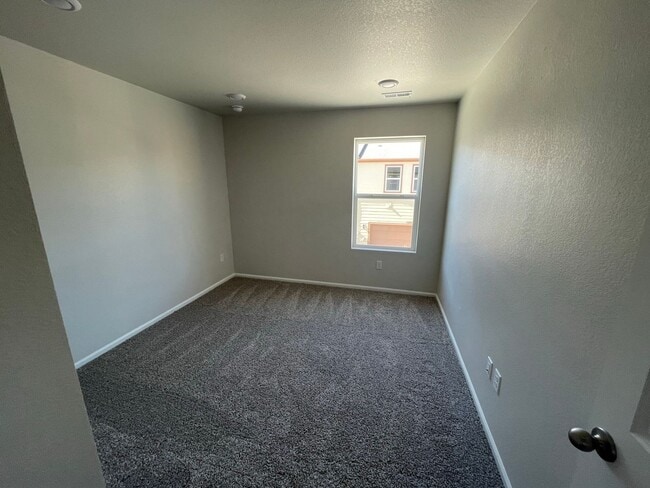 Building Photo - Updated 3 Bedroom Townhome Available July