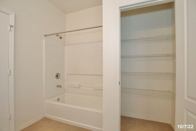 Building Photo - Beautiful 3/ 2 Home with a 2 Car Garage and a Water view- St Cloud!