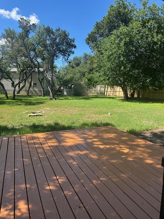 Building Photo - 1102 Serenada Dr