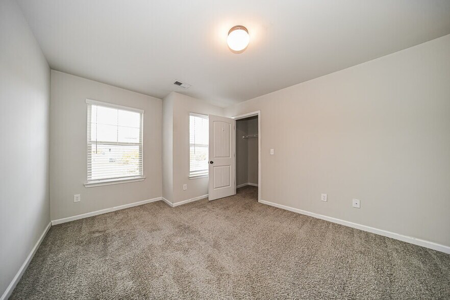 Building Photo - 139 Magnaview Dr