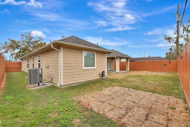 Building Photo - 315 Tilden Dr