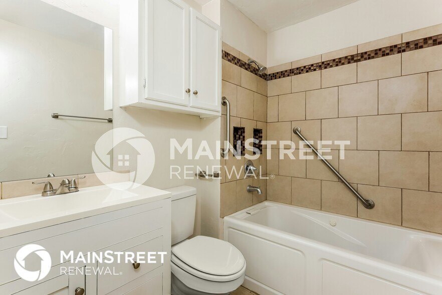 Building Photo - 908 N 5th St