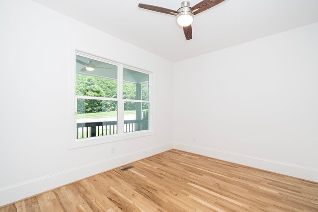 Building Photo - 3805 Burt Dr