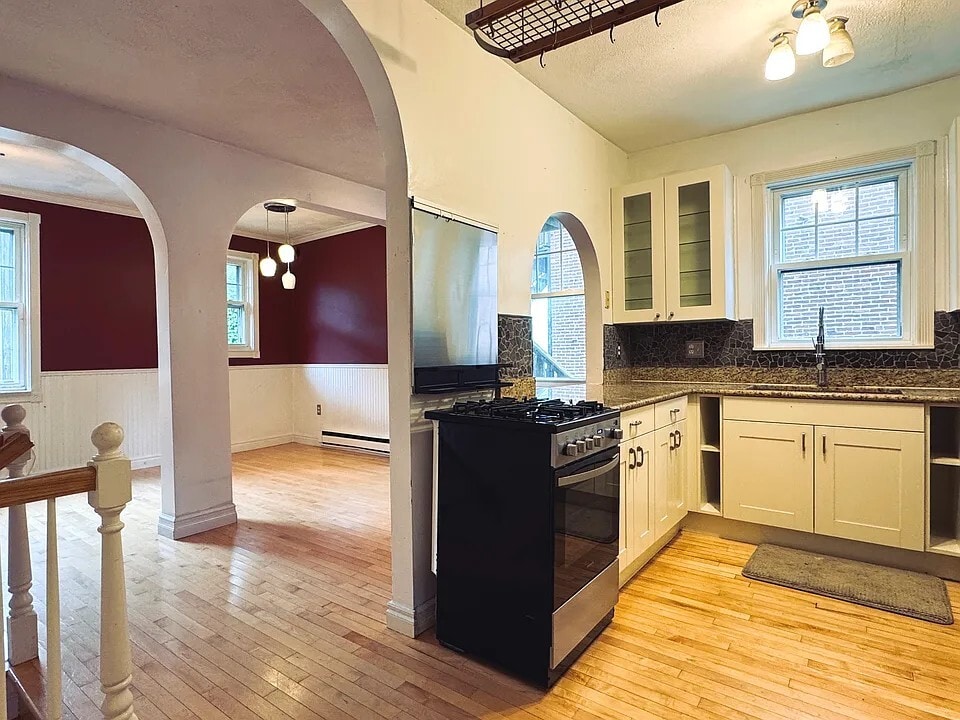 Kitchen / Living Room - 22 Pembroke St