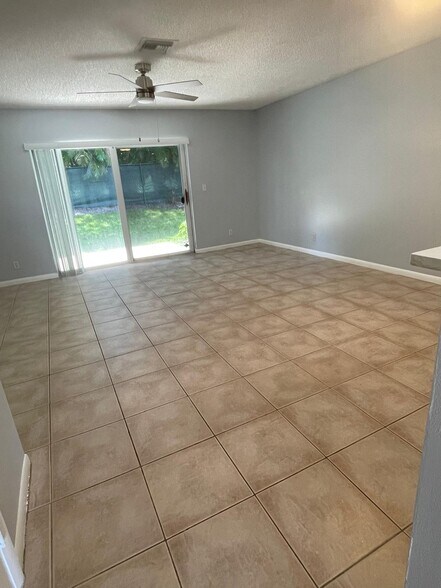 Building Photo - 9766 Kamena Cir