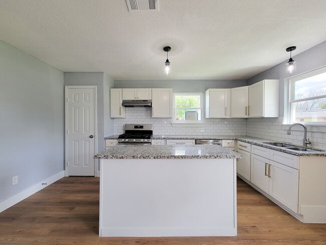 Building Photo - This beautifully updated 4-bedroom home is just under two miles from Highway 288 and Loop 610, ma...