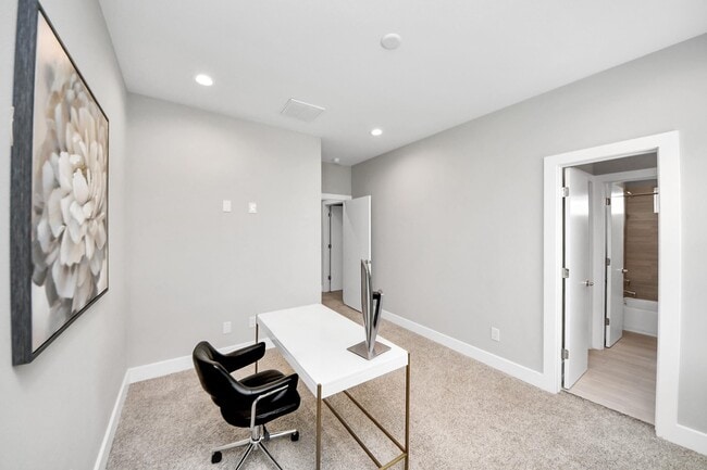 Building Photo - 5510 Rosslyn Rd