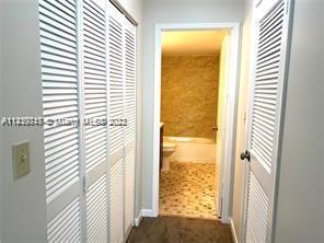 Building Photo - 2500 Parkview Dr