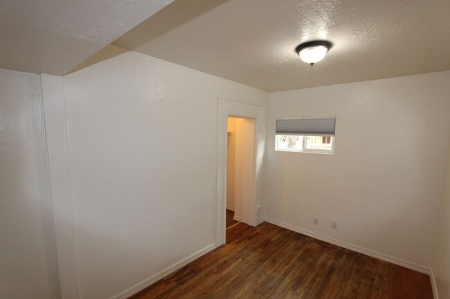 Building Photo - 4 bedroom Sunnyside Home