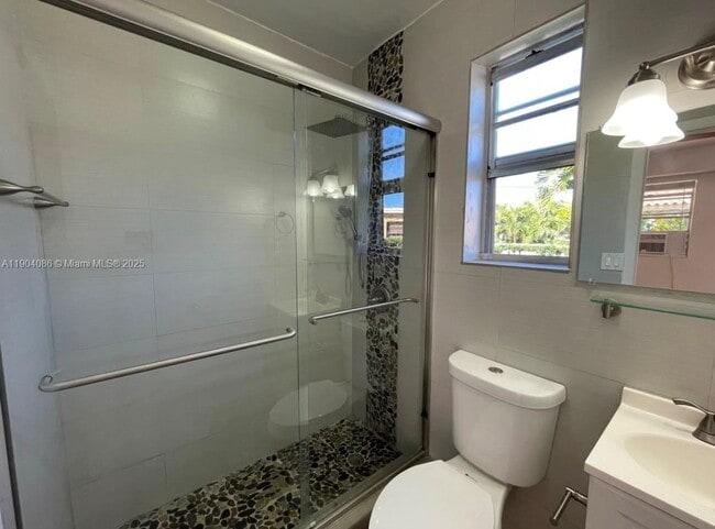 Building Photo - 1810 SW 33rd Ave