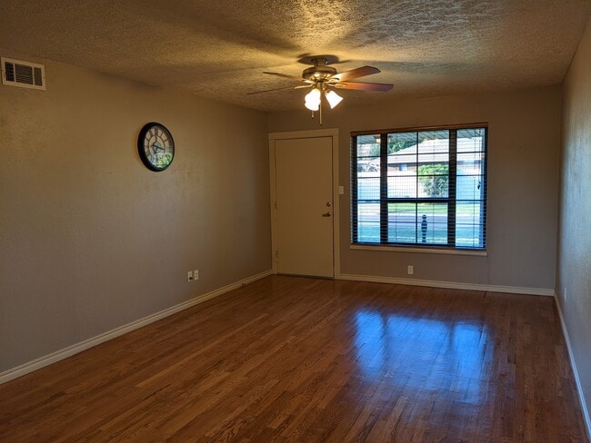 Building Photo - 113 W Pratt Dr