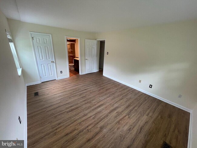 Building Photo - 208 Old Forge Crossing