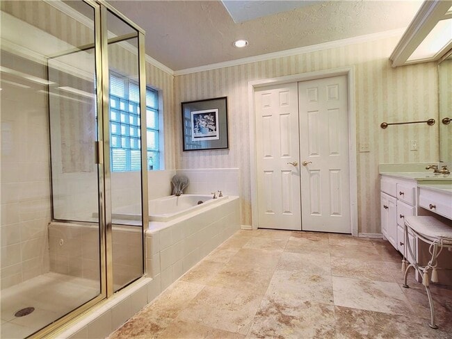 Building Photo - 5604 NW 106th St