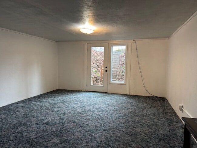 Building Photo - 2405 Sunset Dr