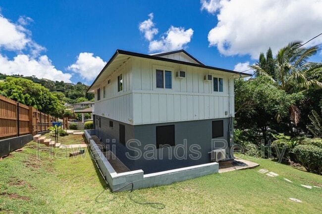 Building Photo - 4566 Sierra Dr